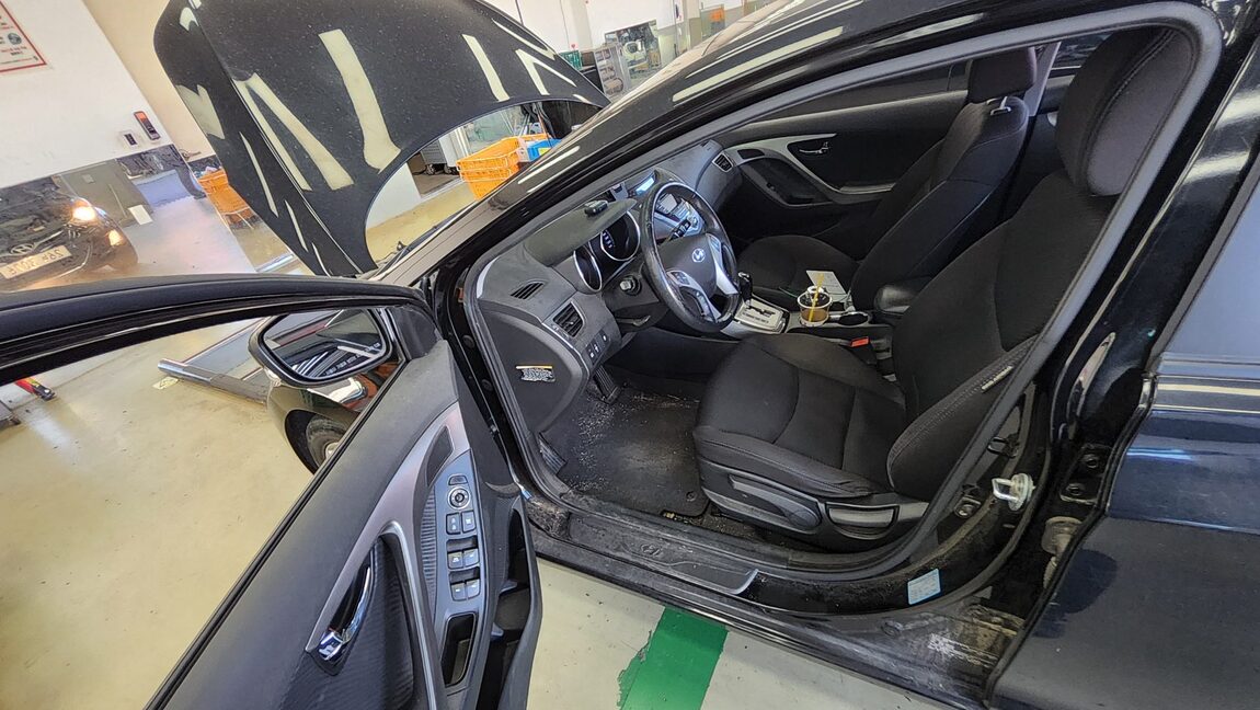 HYUNDAI AVANTE MD M16 GDi PREMIER 2011 - zdjęcie 10