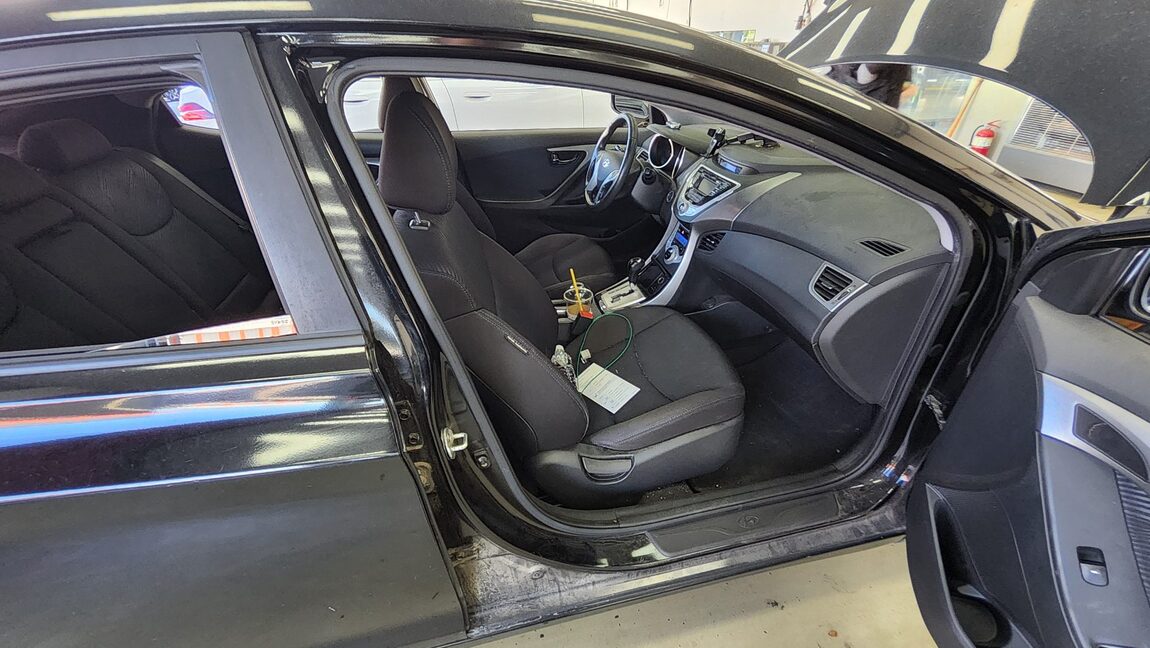HYUNDAI AVANTE MD M16 GDi PREMIER 2011 - zdjęcie 14