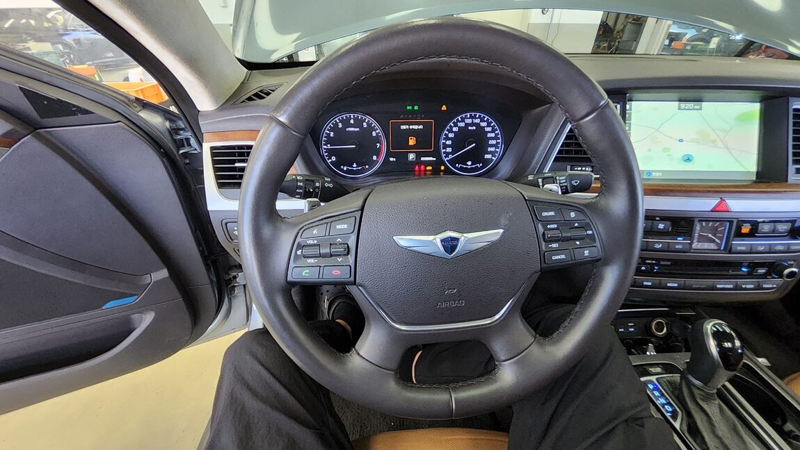 HYUNDAI GENESIS DH G380 AWD FINEST EDITION 2016 - zdjęcie 17