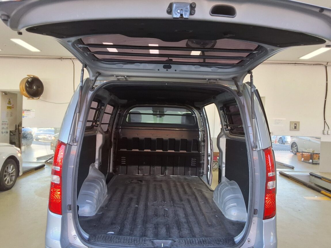 HYUNDAI THE NEW GRAND STAREX 3-SEATER DIESEL VAN SMART 2019 - zdjęcie 15