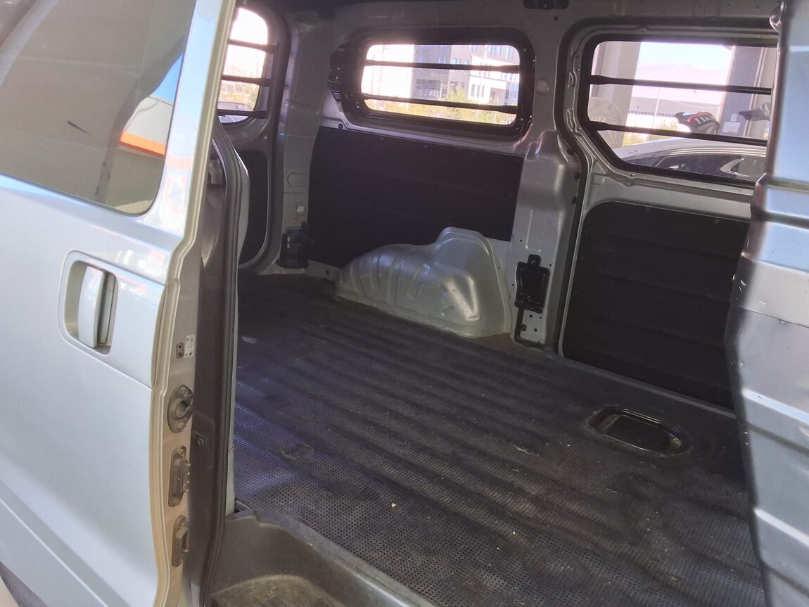 HYUNDAI THE NEW GRAND STAREX 3-SEATER DIESEL VAN SMART 2019 - zdjęcie 13