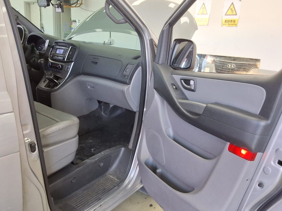 HYUNDAI THE NEW GRAND STAREX 3-SEATER DIESEL VAN SMART 2019 - zdjęcie 14