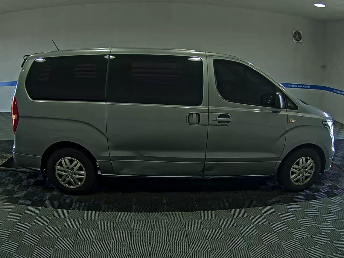 HYUNDAI THE NEW GRAND STAREX 3-SEATER DIESEL VAN SMART 2019 - zdjęcie 4
