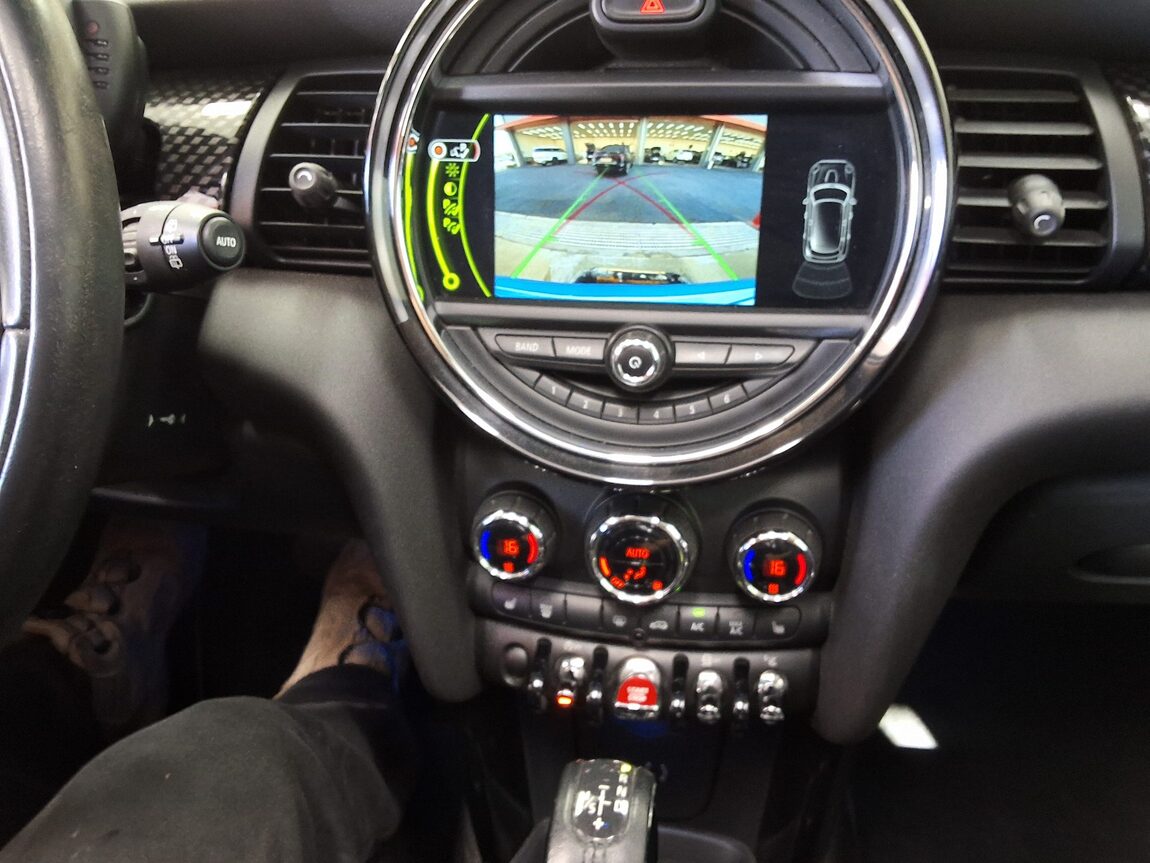 MINI COOPER (3RD GEN) 5-DOOR 2.0 S 2017 - zdjęcie 24