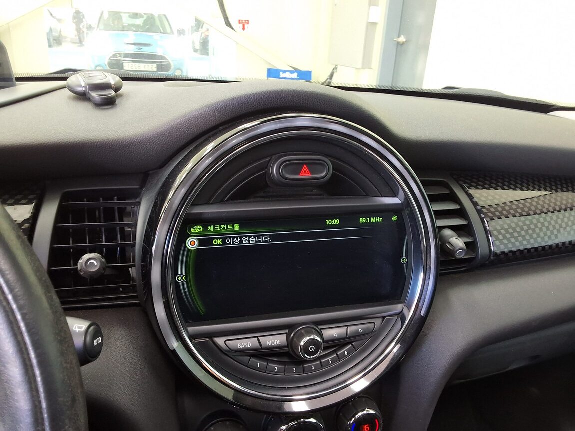 MINI COOPER (3RD GEN) 5-DOOR 2.0 S 2017 - zdjęcie 27