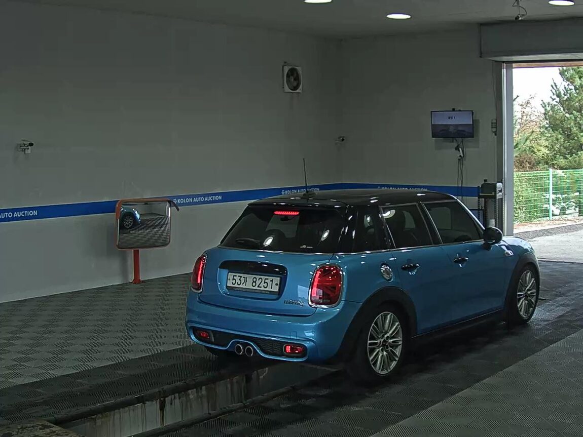 MINI COOPER (3RD GEN) 5-DOOR 2.0 S 2017 - zdjęcie 5