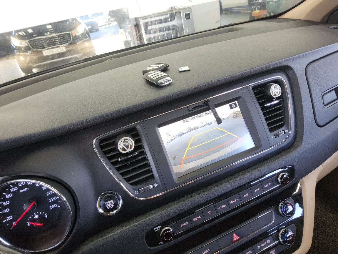 KIA THE NEW CARNIVAL 9-SEATER DIESEL LUXURY 2019 - zdjęcie 17