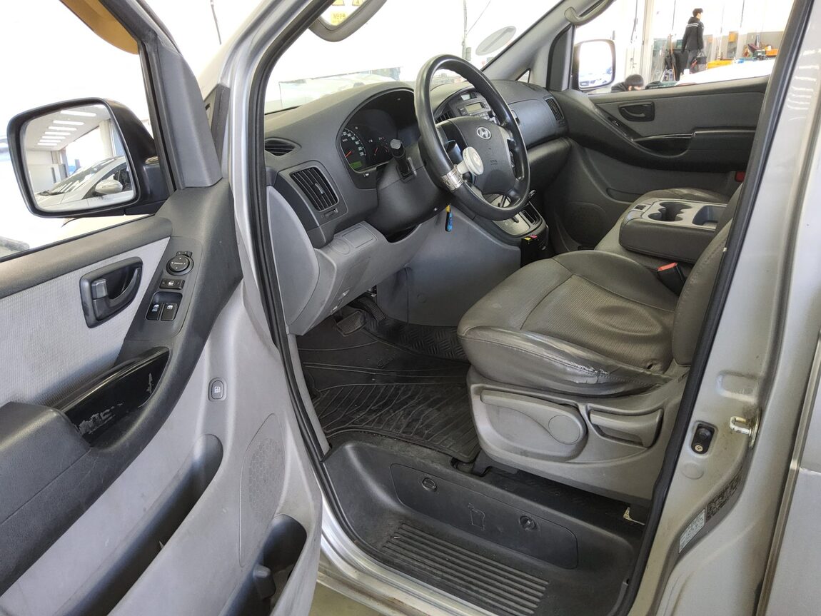 HYUNDAI GRAND STAREX 12-SEATER DIESEL CVX DELUXE 2011 - zdjęcie 10