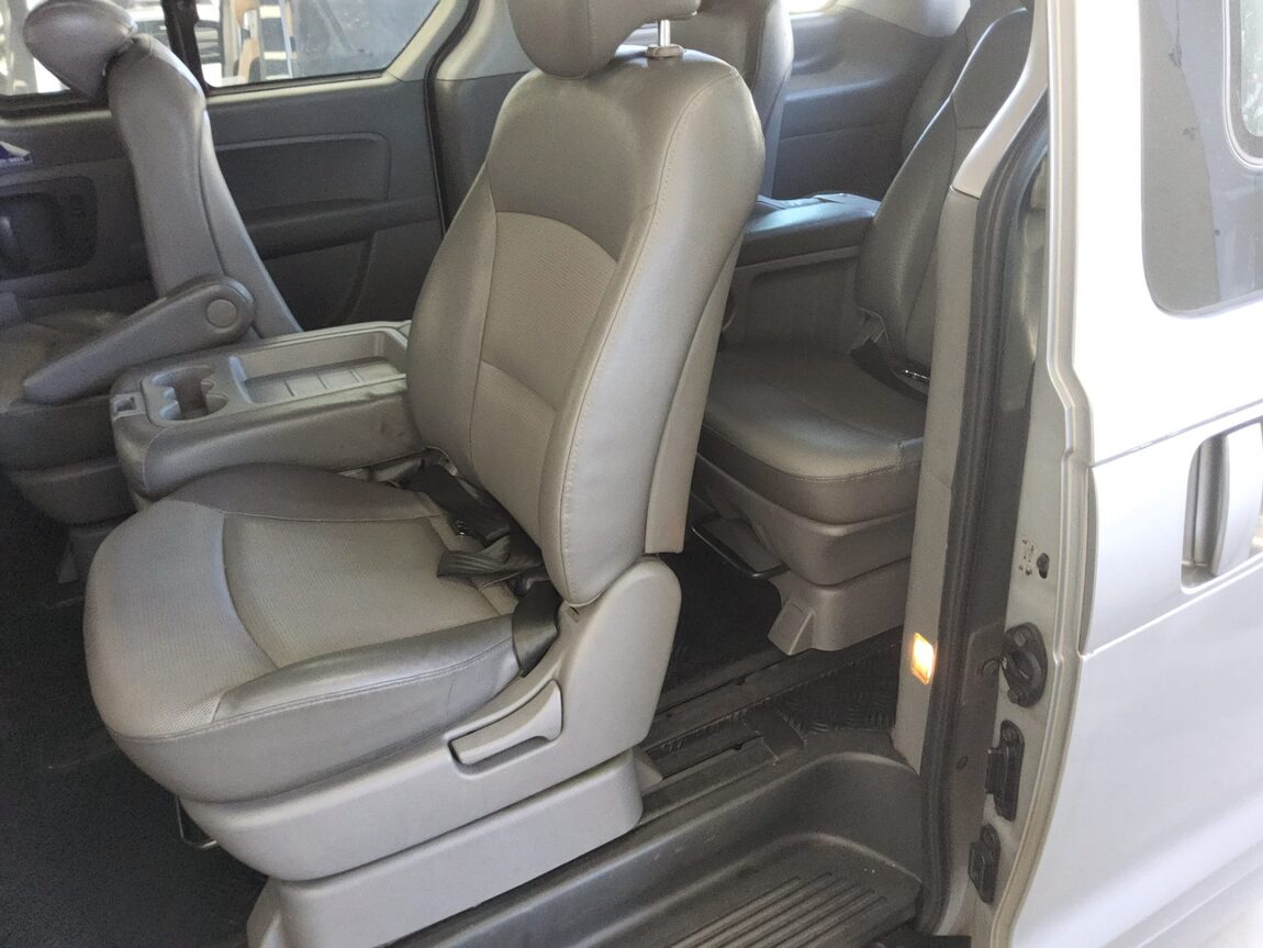 HYUNDAI GRAND STAREX 12-SEATER DIESEL CVX DELUXE 2011 - zdjęcie 12