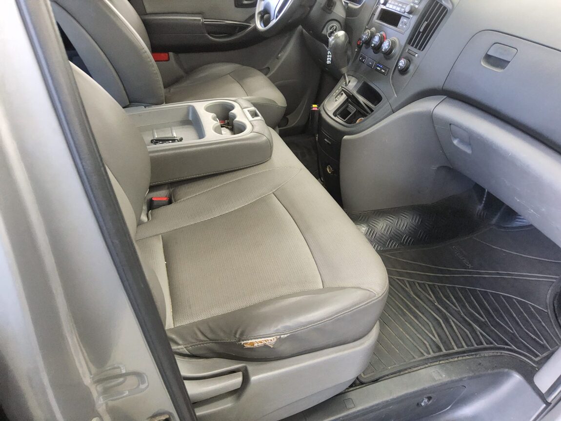 HYUNDAI GRAND STAREX 12-SEATER DIESEL CVX DELUXE 2011 - zdjęcie 13