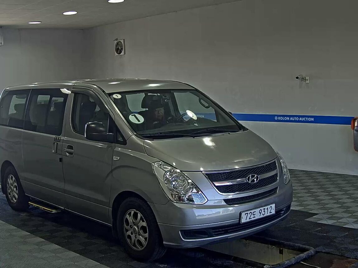 HYUNDAI GRAND STAREX 12-SEATER DIESEL CVX DELUXE 2011 - zdjęcie 3