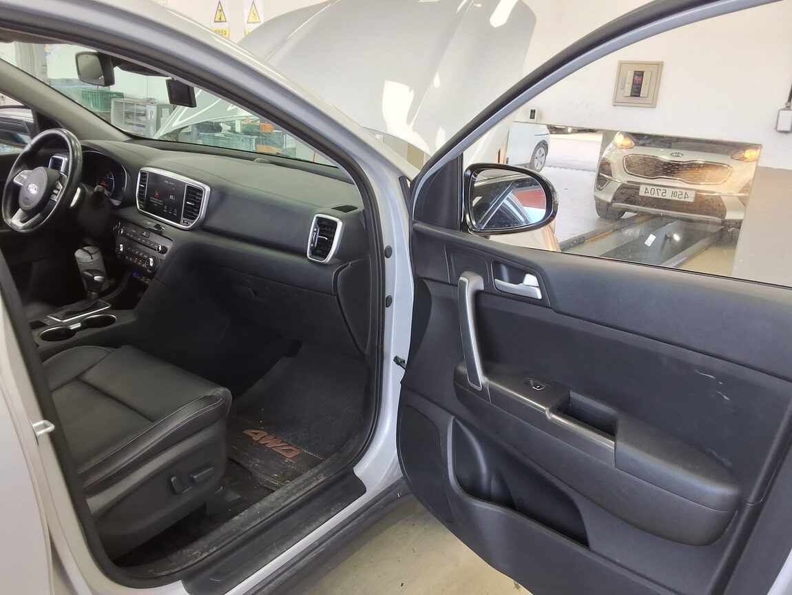 KIA SPORTAGE THE BOLD R2.0 DIESEL 2WD PRESTIGE 2019 - zdjęcie 14