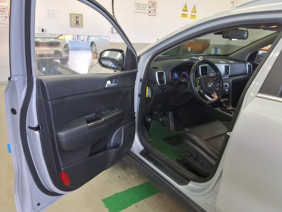KIA SPORTAGE THE BOLD R2.0 DIESEL 4WD PRESTIGE 2019 - zdjęcie 10