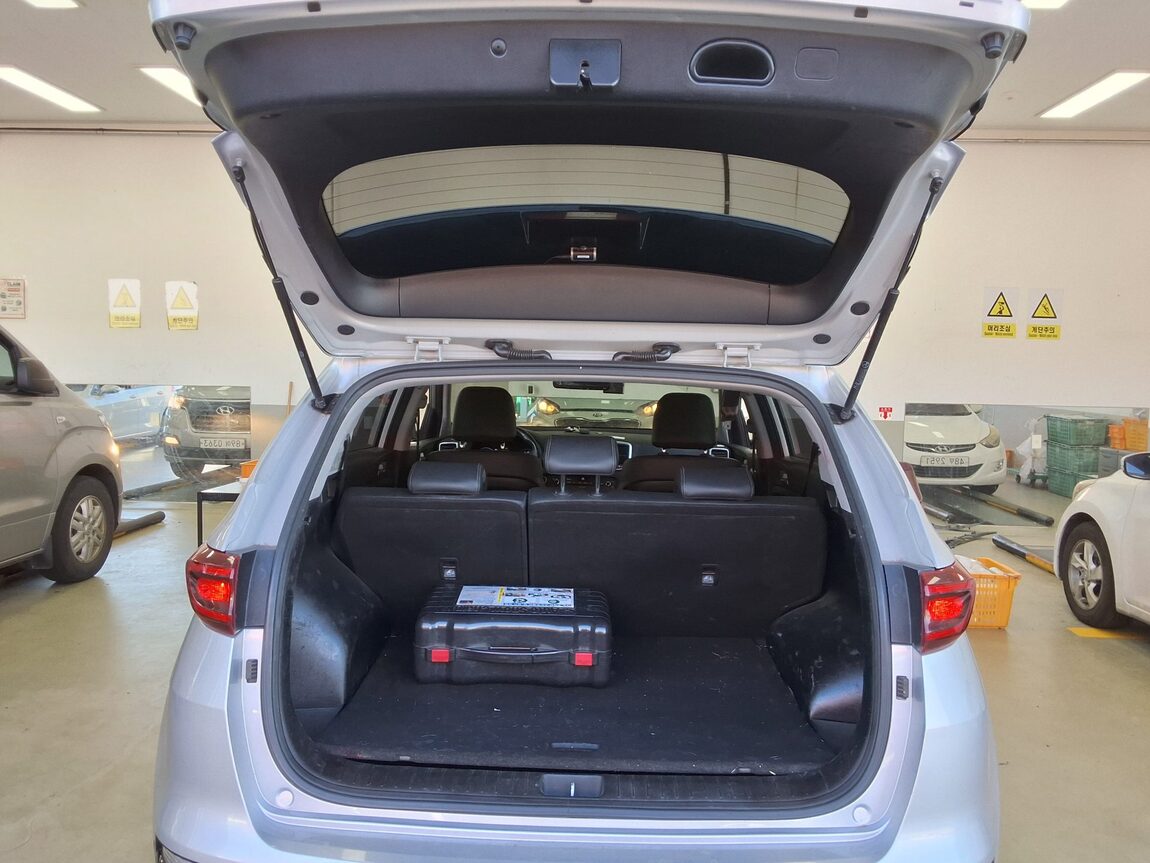 KIA SPORTAGE THE BOLD R2.0 DIESEL 4WD PRESTIGE 2019 - zdjęcie 15