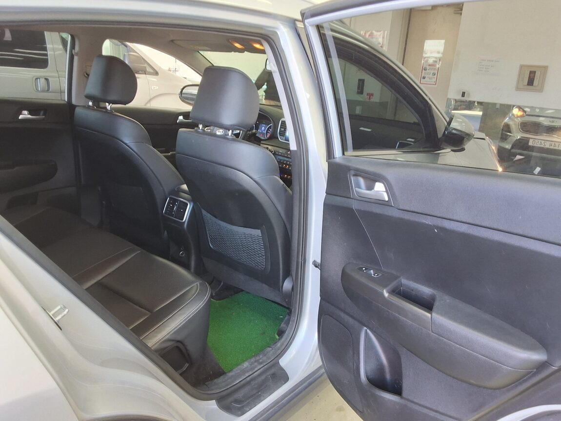 KIA SPORTAGE THE BOLD R2.0 DIESEL 4WD PRESTIGE 2019 - zdjęcie 13