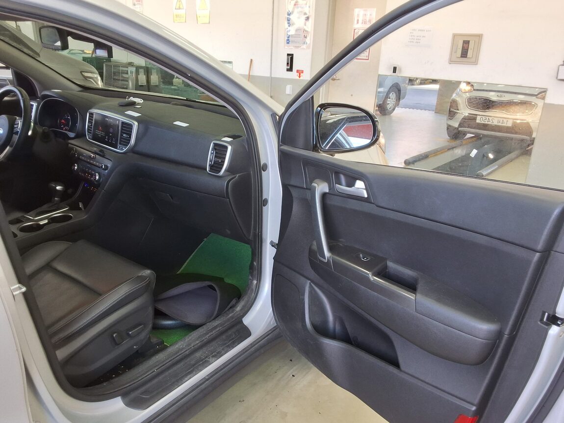 KIA SPORTAGE THE BOLD R2.0 DIESEL 4WD PRESTIGE 2019 - zdjęcie 14