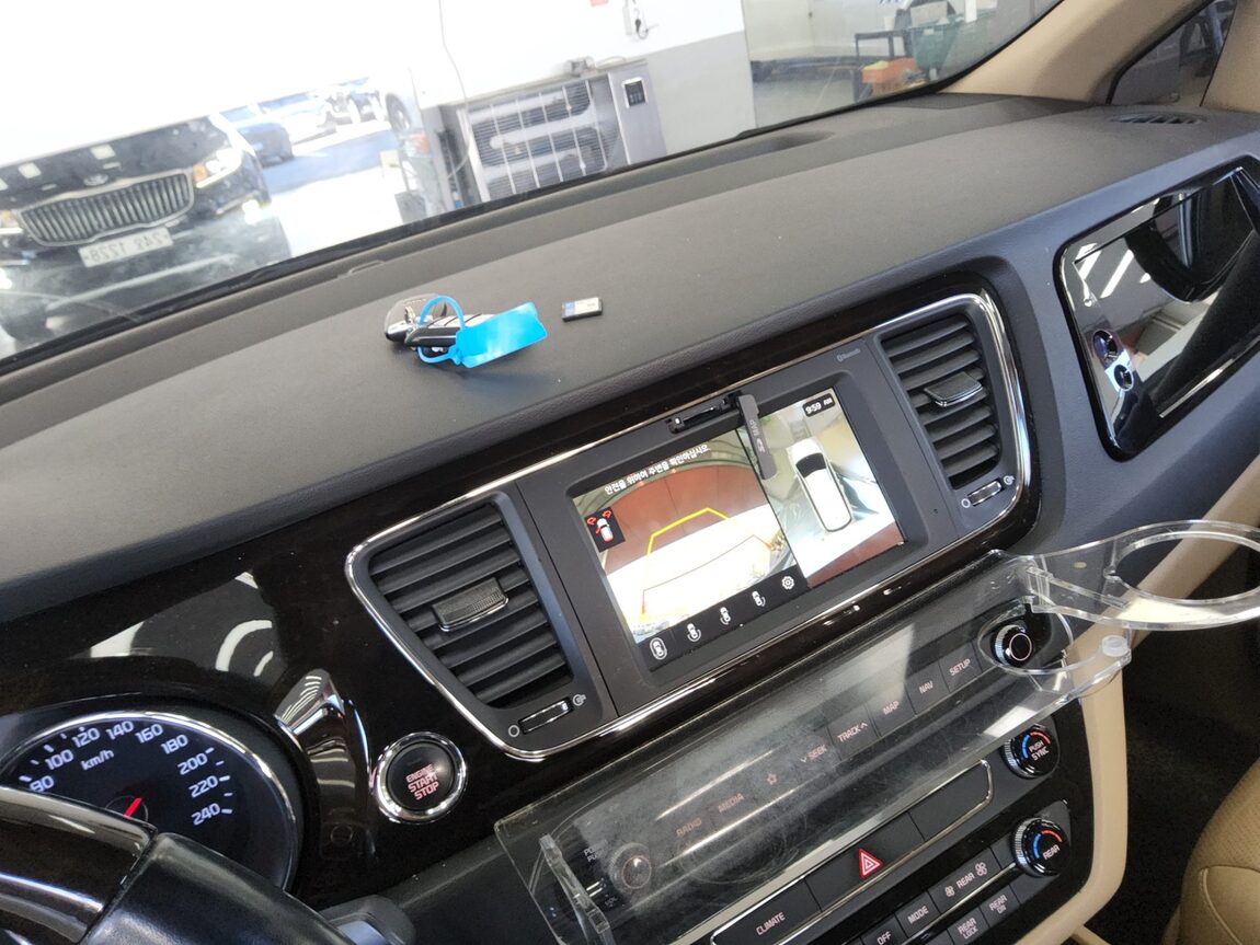 KIA THE NEW CARNIVAL 9-SEATER DIESEL NOBLESSE SPECIAL 2019 - zdjęcie 17