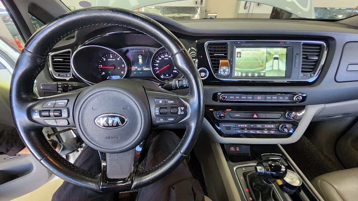 KIA ALL NEW CARNIVAL 9-SEATER DIESEL NOBLESSE 2015 - zdjęcie 19