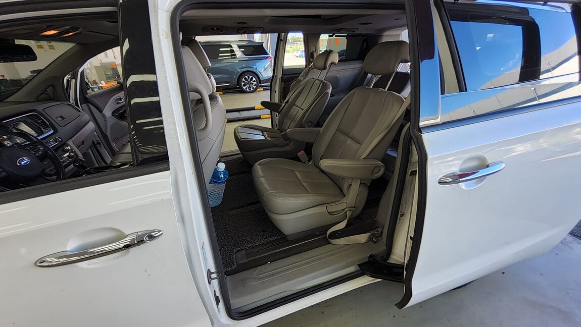 KIA ALL NEW CARNIVAL 9-SEATER DIESEL NOBLESSE 2015 - zdjęcie 12