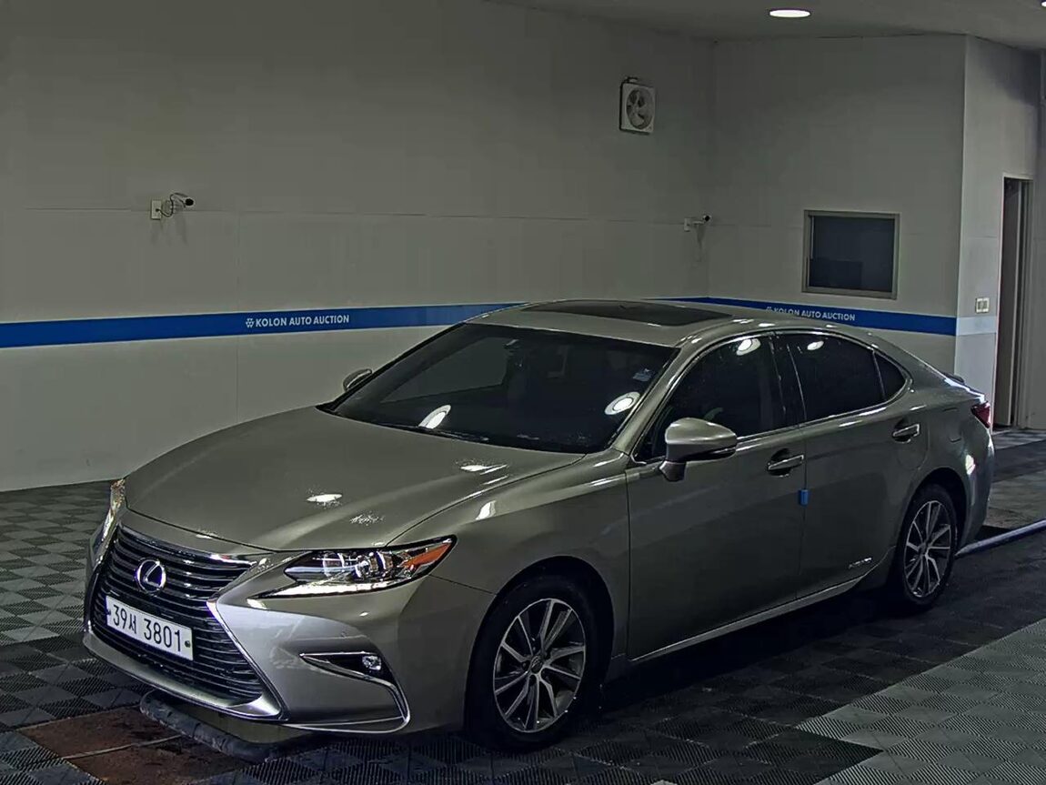 LEXUS ES (6TH GEN) 300h 2017 - zdjęcie 2