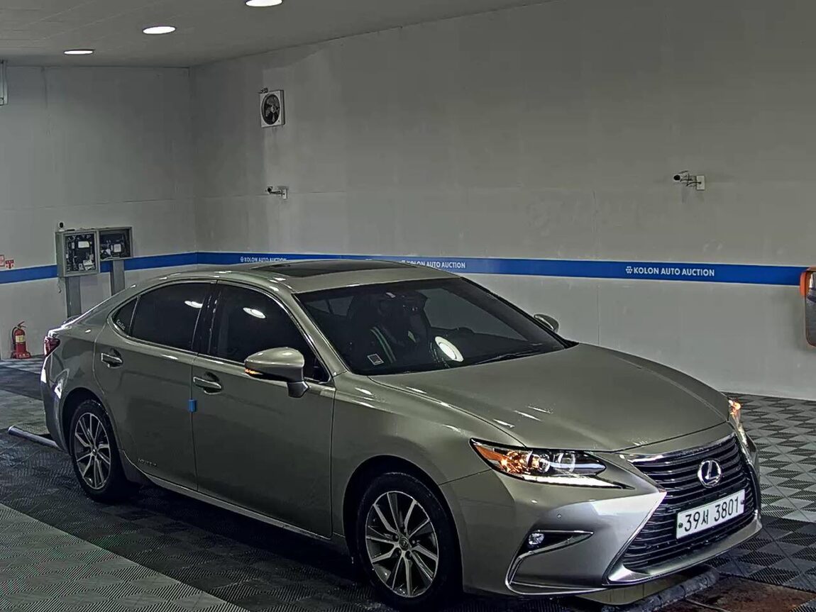 LEXUS ES (6TH GEN) 300h 2017 - zdjęcie 3