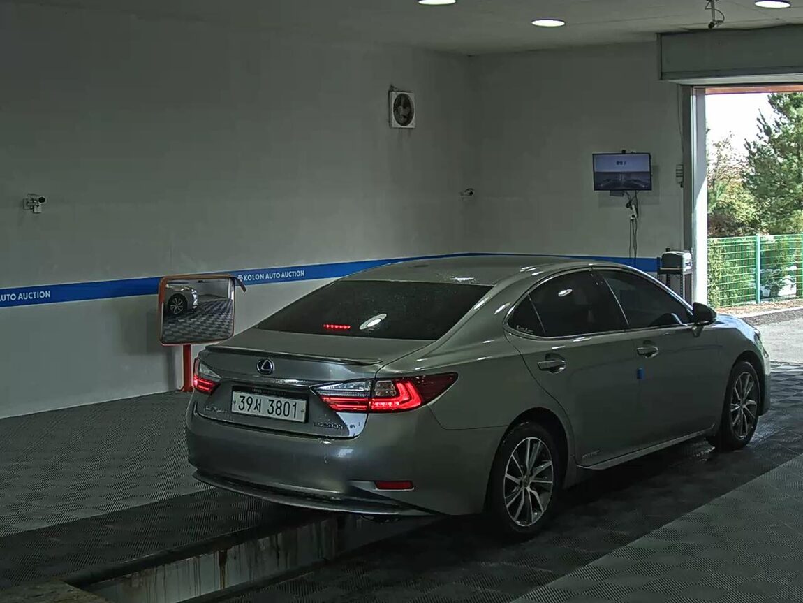 LEXUS ES (6TH GEN) 300h 2017 - zdjęcie 5