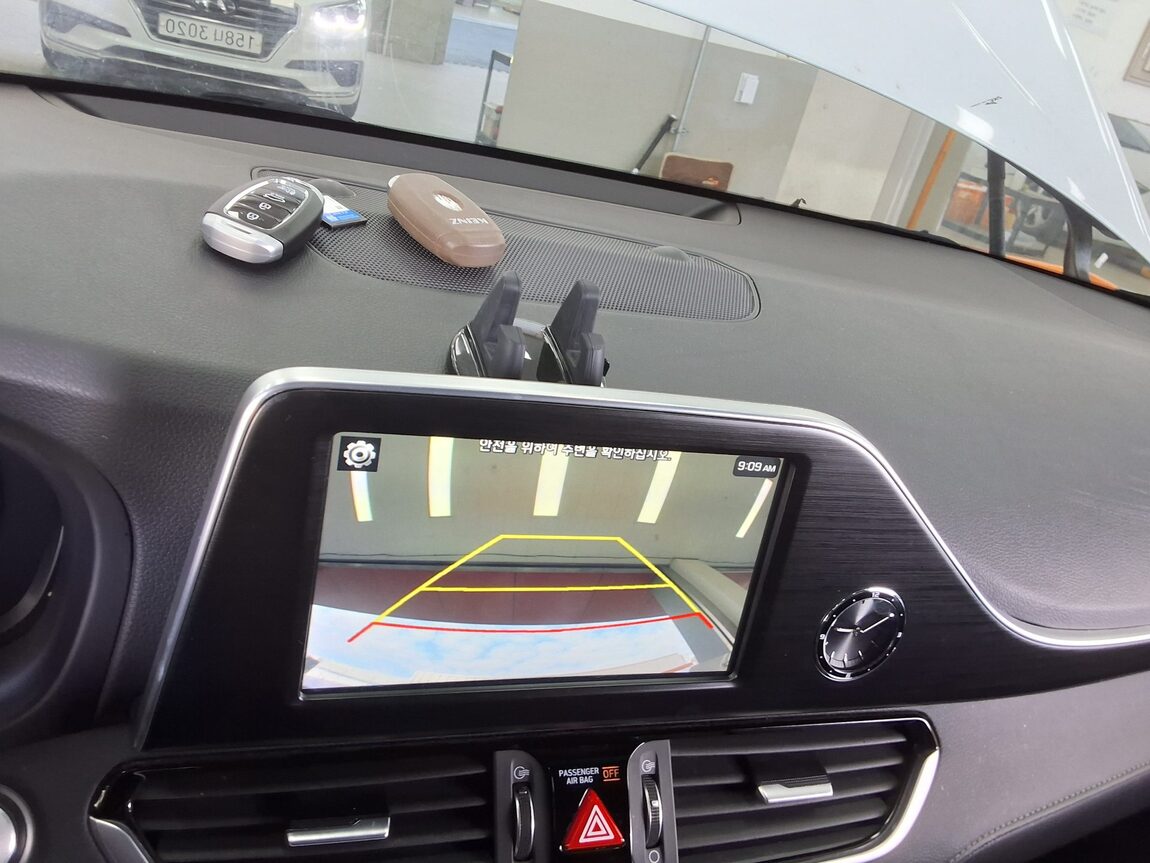 HYUNDAI GRANDEUR IG 2.4 GDi PREMIUM 2019 - zdjęcie 18
