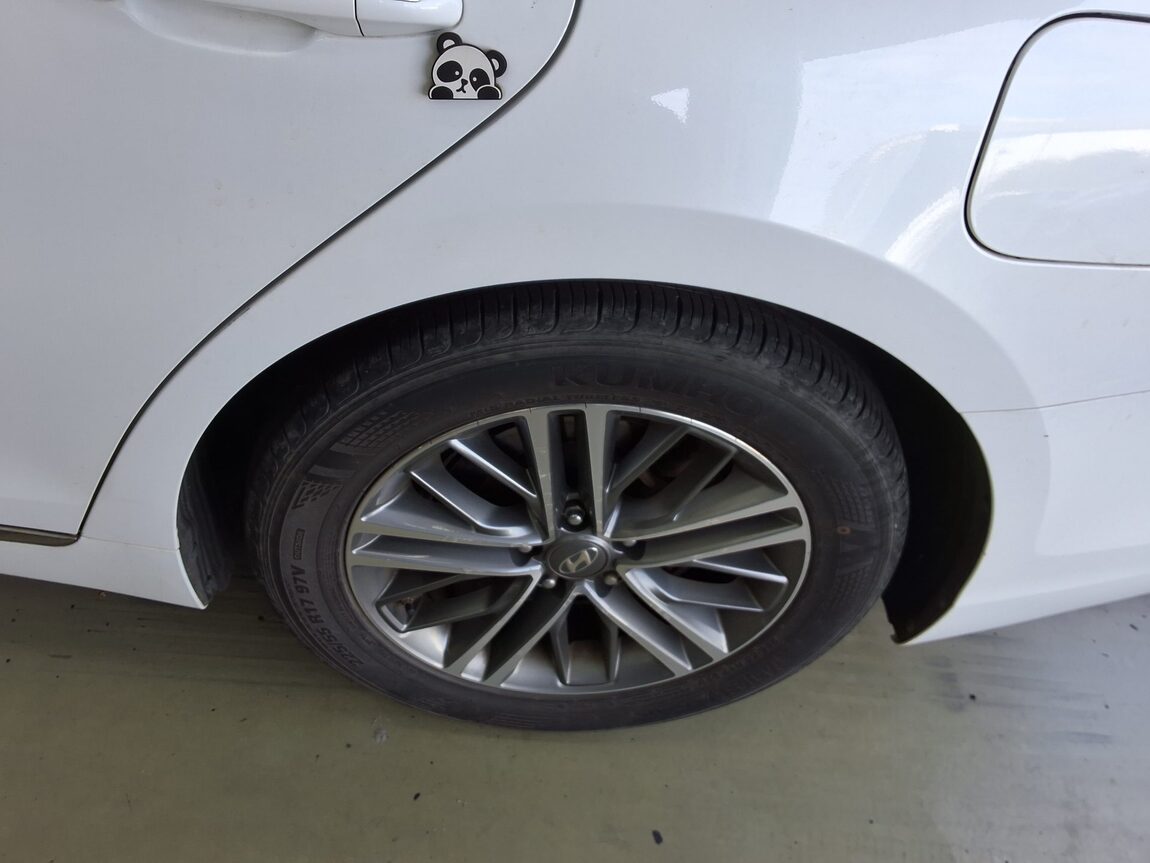 HYUNDAI GRANDEUR IG 2.4 GDi PREMIUM 2019 - zdjęcie 22