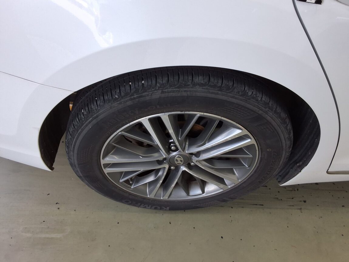 HYUNDAI GRANDEUR IG 2.4 GDi PREMIUM 2019 - zdjęcie 24