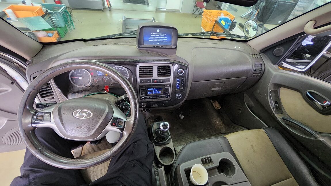 HYUNDAI PORTER II CRDi SUPER CAB EXTRA LONG WHEELBASE PREMIUM 2018 - zdjęcie 12