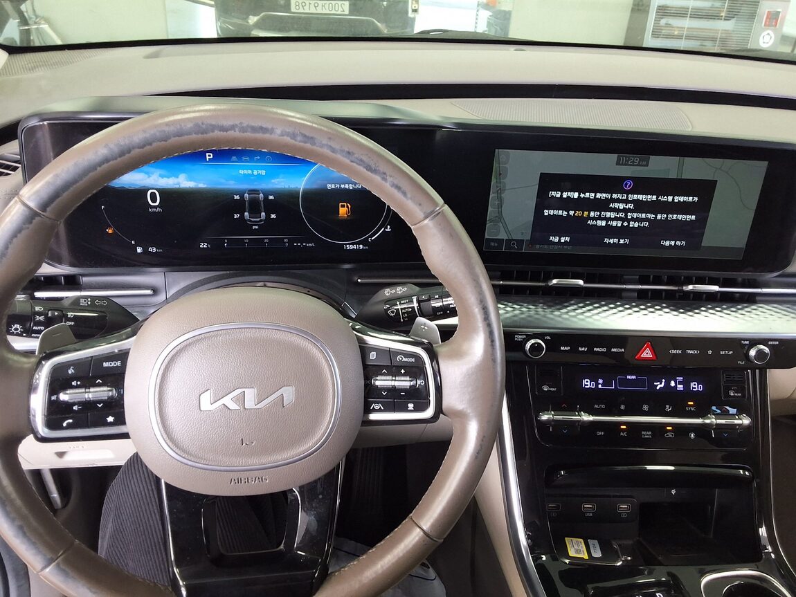 KIA NEW CARNIVAL (KA4) HI-LIMOUSINE 7-SEATER GASOLINE SIGNATURE 2023 - zdjęcie 23