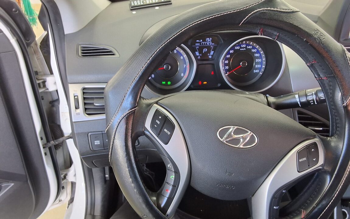 HYUNDAI AVANTE MD M16 GDi LUXURY 2011 - zdjęcie 17