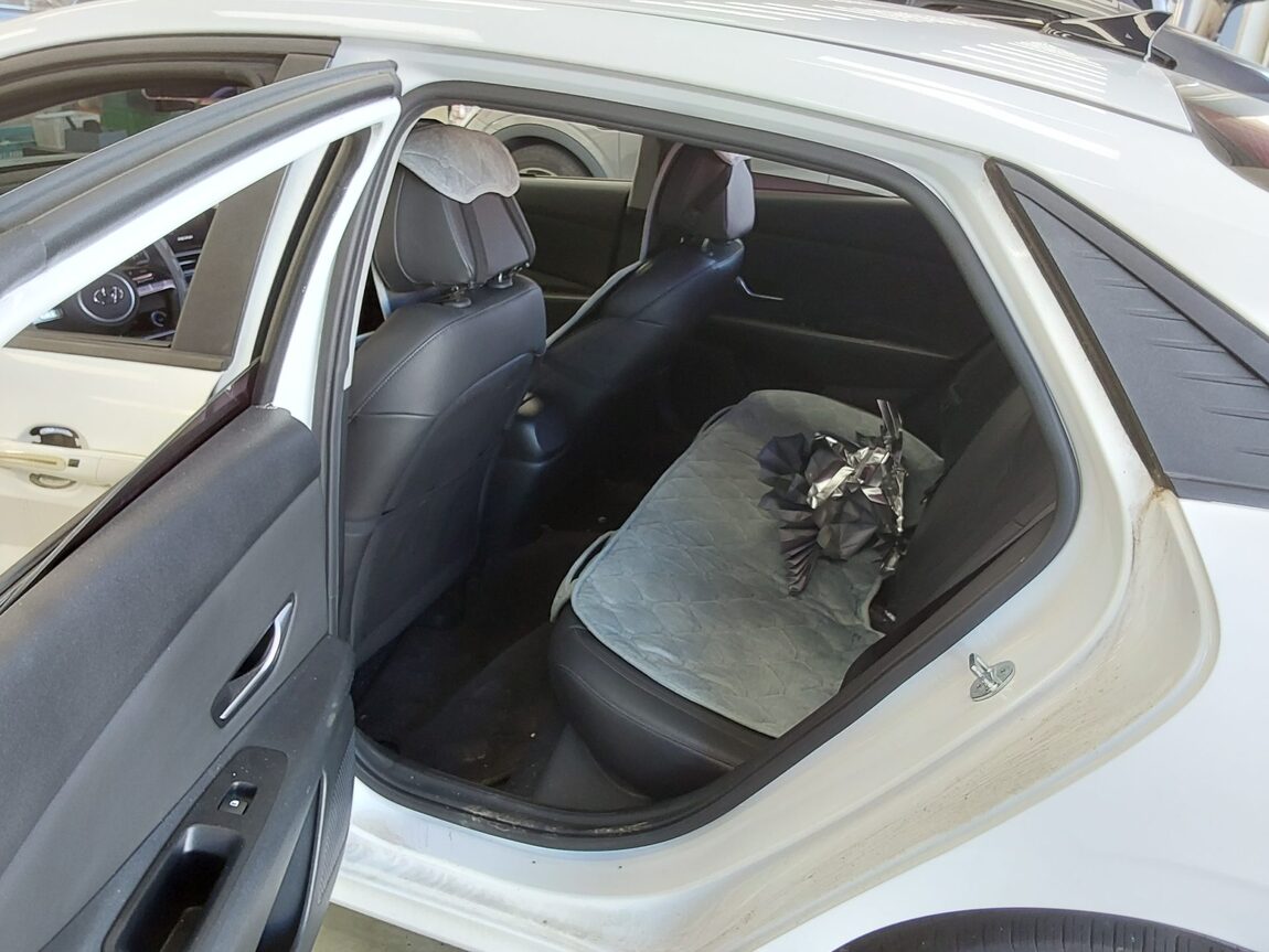 HYUNDAI AVANTE (CN7) 1.6 GASOLINE MODERN 2021 - zdjęcie 12