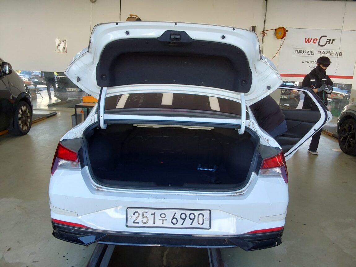 HYUNDAI AVANTE (CN7) 1.6 GASOLINE MODERN 2021 - zdjęcie 15