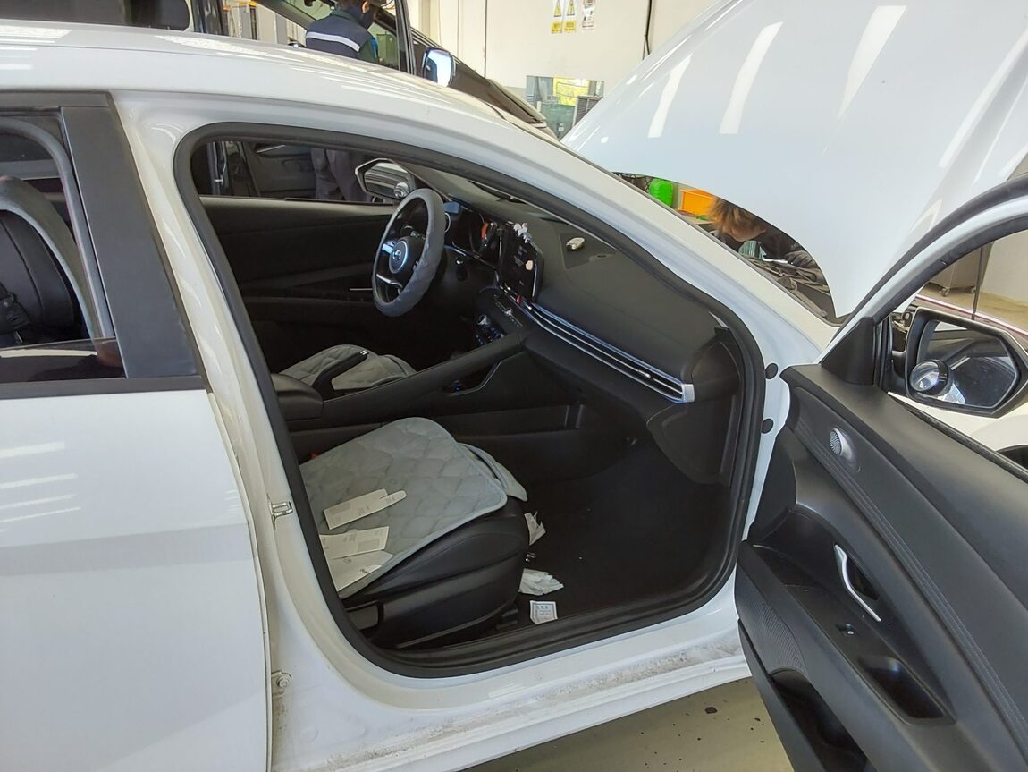 HYUNDAI AVANTE (CN7) 1.6 GASOLINE MODERN 2021 - zdjęcie 14