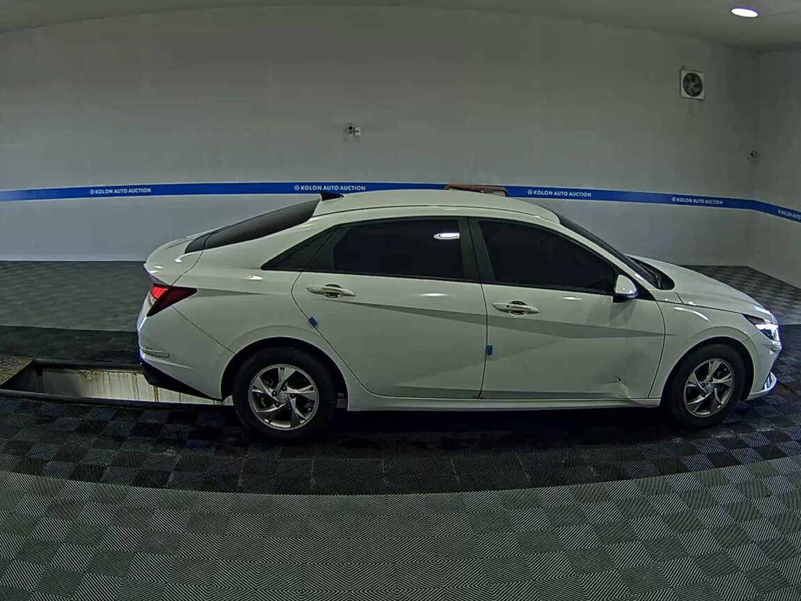 HYUNDAI AVANTE (CN7) 1.6 GASOLINE MODERN 2021 - zdjęcie 4
