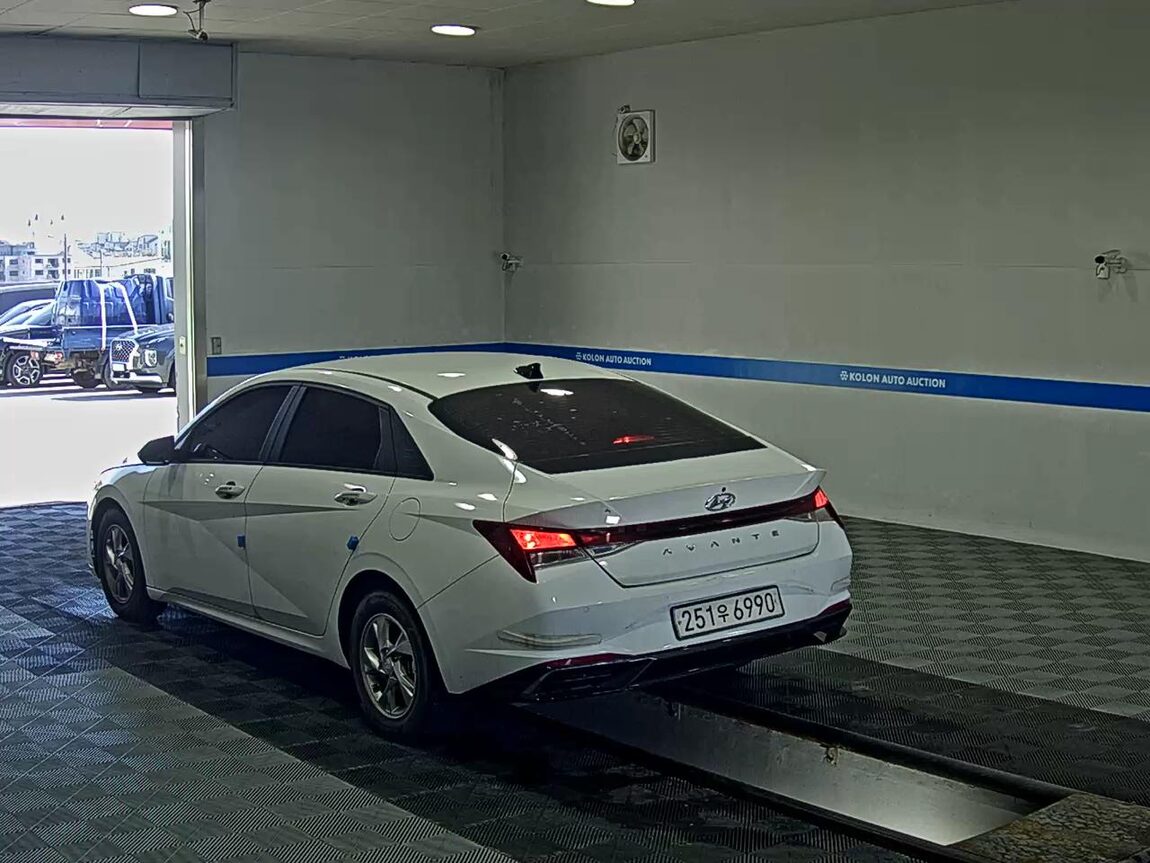 HYUNDAI AVANTE (CN7) 1.6 GASOLINE MODERN 2021 - zdjęcie 6