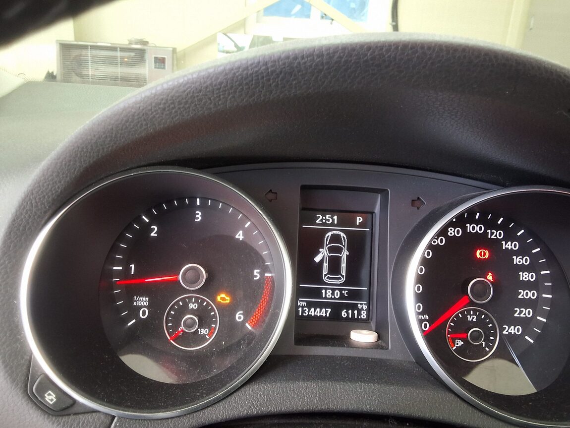 VOLKSWAGEN GOLF (6TH GEN) 2.0 TDI 2011 - zdjęcie 10