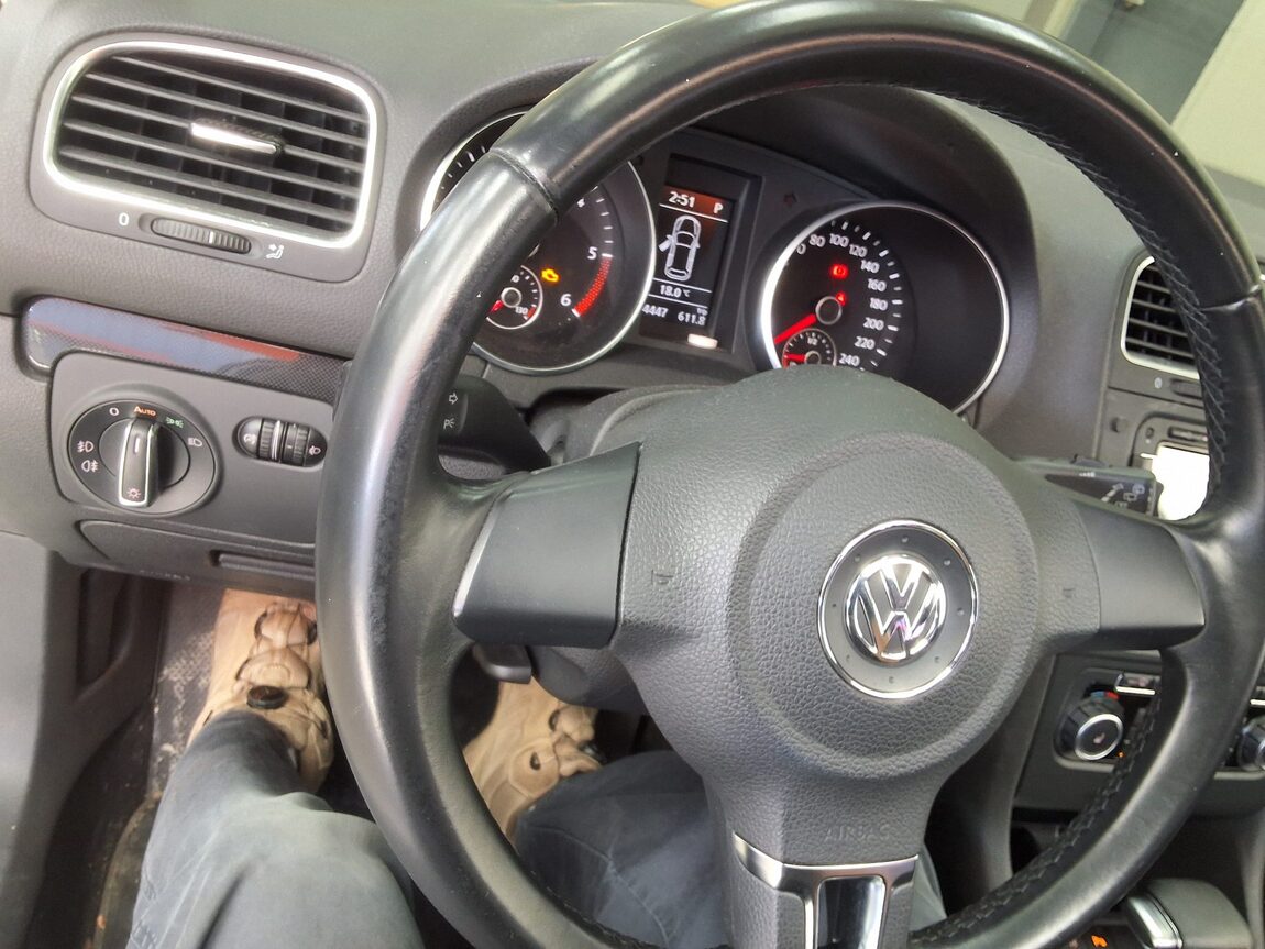 VOLKSWAGEN GOLF (6TH GEN) 2.0 TDI 2011 - zdjęcie 23