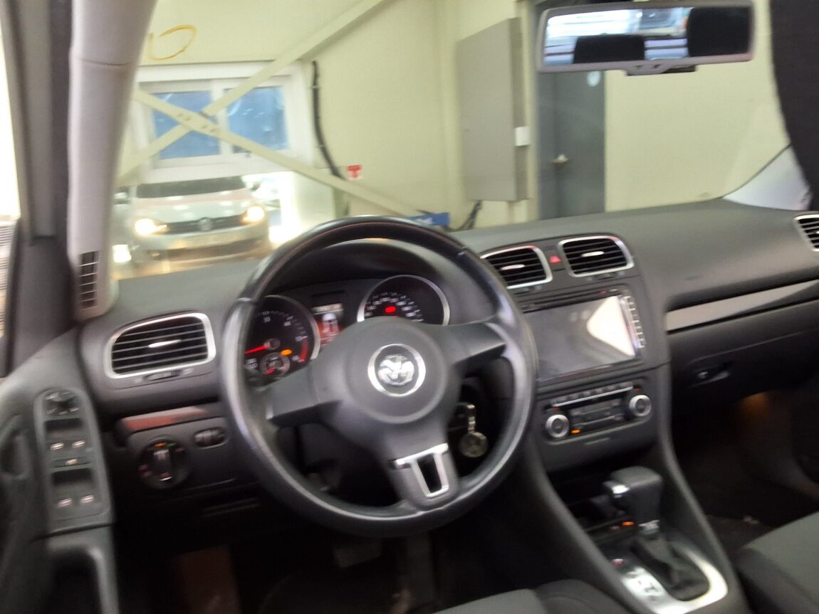 VOLKSWAGEN GOLF (6TH GEN) 2.0 TDI 2011 - zdjęcie 12