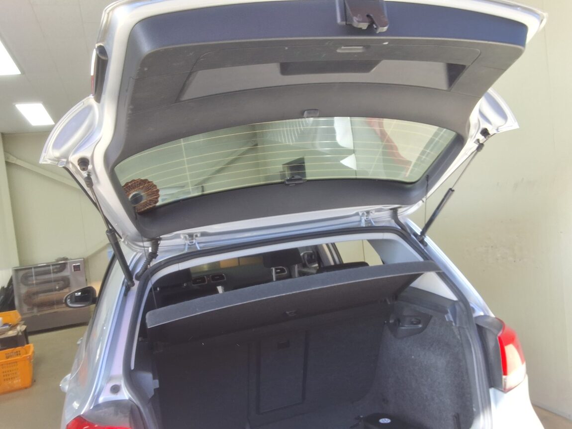 VOLKSWAGEN GOLF (6TH GEN) 2.0 TDI 2011 - zdjęcie 16