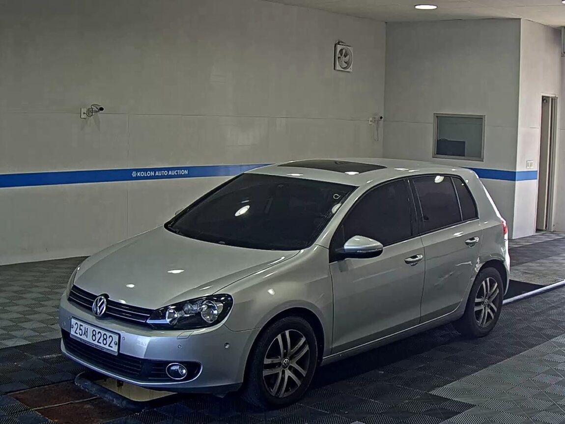 VOLKSWAGEN GOLF (6TH GEN) 2.0 TDI 2011 - zdjęcie 2