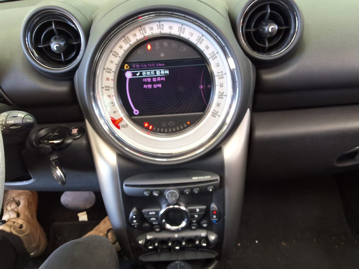 MINI COUNTRYMAN 2.0 D 2013 - zdjęcie 24