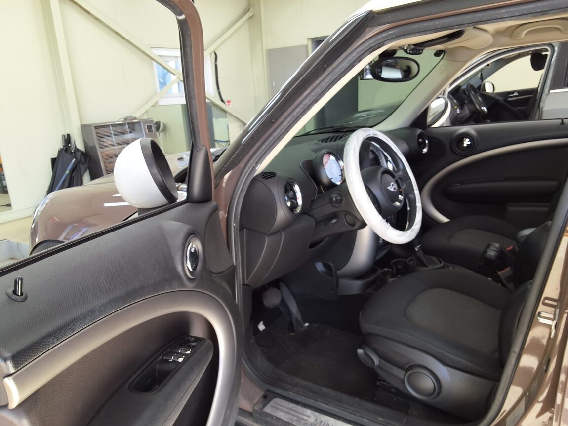 MINI COUNTRYMAN 2.0 D 2013 - zdjęcie 11