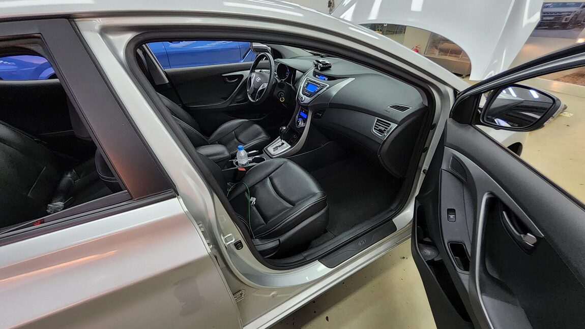 HYUNDAI AVANTE MD M16 GDi LUXURY 2012 - zdjęcie 14