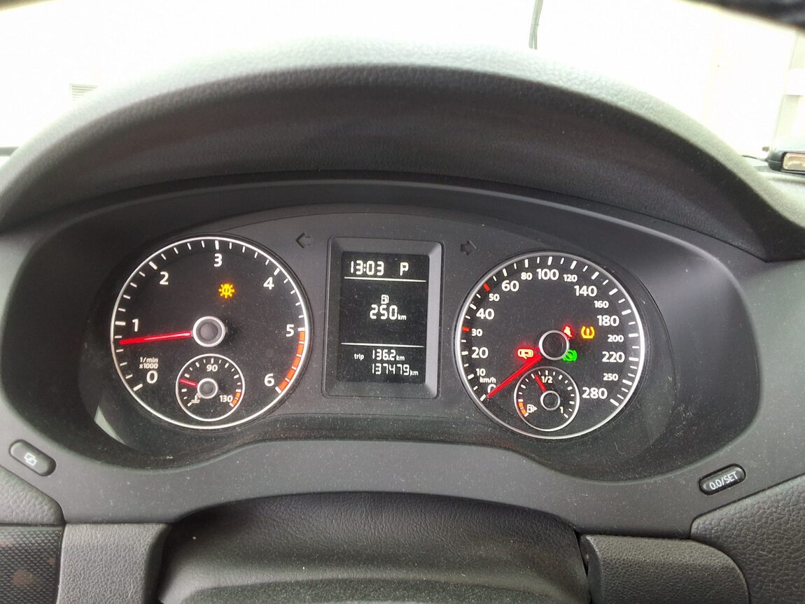 VOLKSWAGEN JETTA (6TH GEN) 1.6 TDI BLUEMOTION 2011 - zdjęcie 10