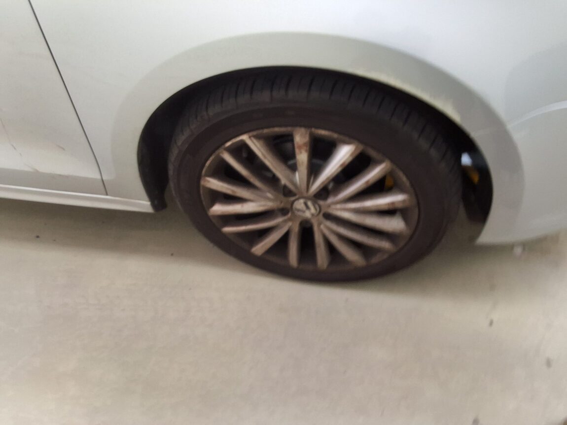 VOLKSWAGEN JETTA (6TH GEN) 1.6 TDI BLUEMOTION 2011 - zdjęcie 21