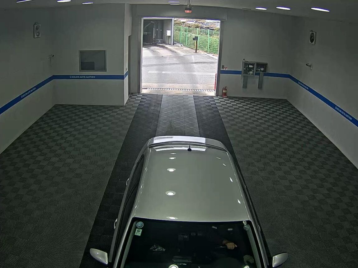 VOLKSWAGEN JETTA (6TH GEN) 1.6 TDI BLUEMOTION 2011 - zdjęcie 7