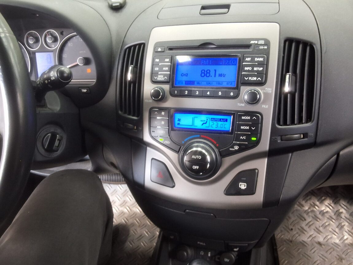 HYUNDAI i30 1.6 VVT PREMIER 2008 - zdjęcie 23