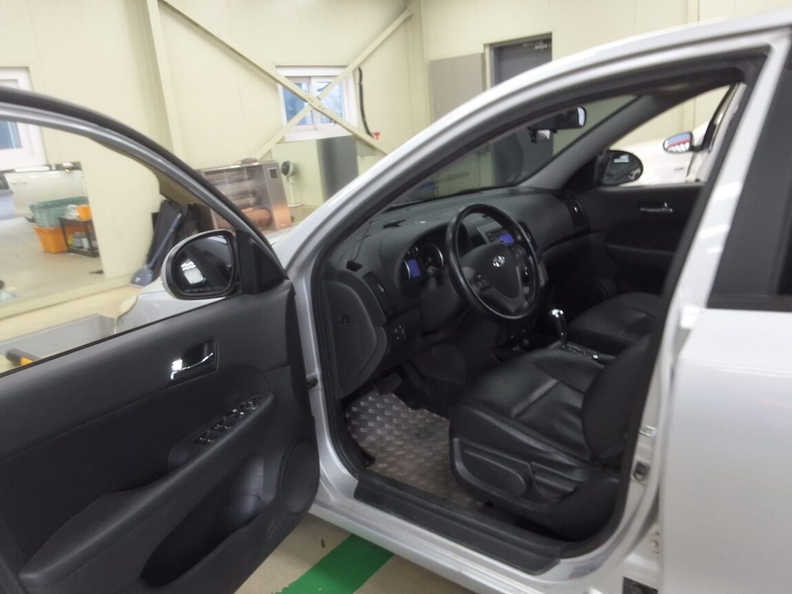 HYUNDAI i30 1.6 VVT PREMIER 2008 - zdjęcie 11